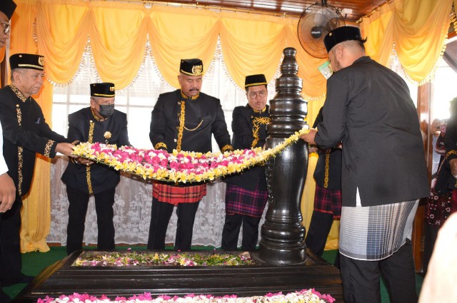 HUT Tenggarong Ke 240 Diisi Ziarah Makam Aji Imbut Makam Kesultanan