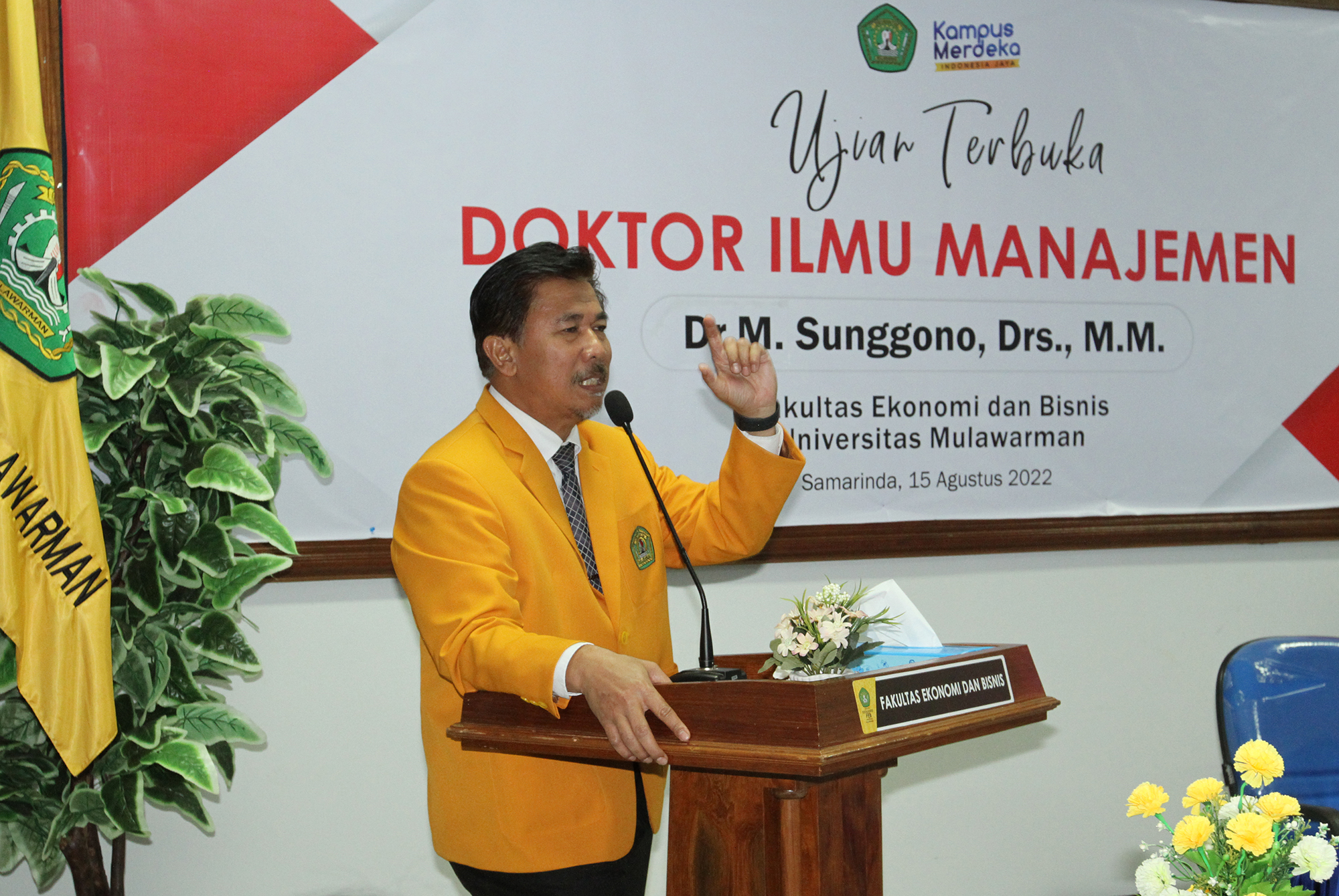 Selamat! H Sunggono Raih Gelar Doktor Bidang Ilmu Manajemen Dengan ...