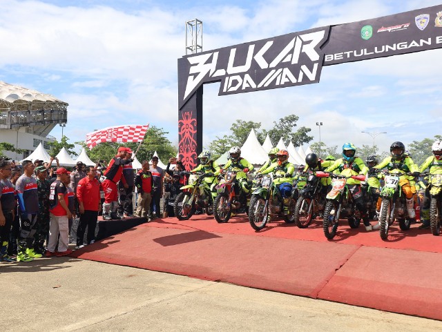 Bupati Lepas Ratusan Rider Jelajahi Alam Tenggarong Seberang di Ajang Adventure  Blukar Idaman 