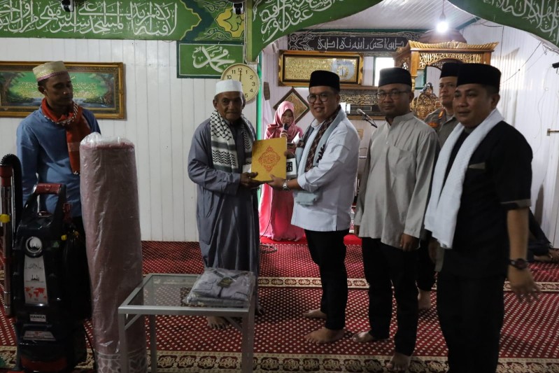 Safari Ramadhan Di Muara Pantuan, Wabup Resmikan Hasil Program Air ...